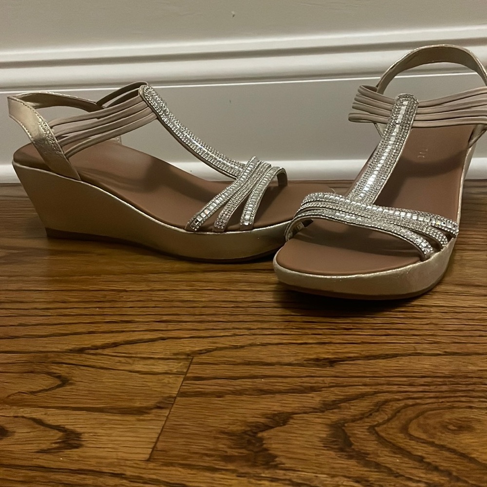 Kelly & Katie Gold Wedge Sandals - Size 10, EUC